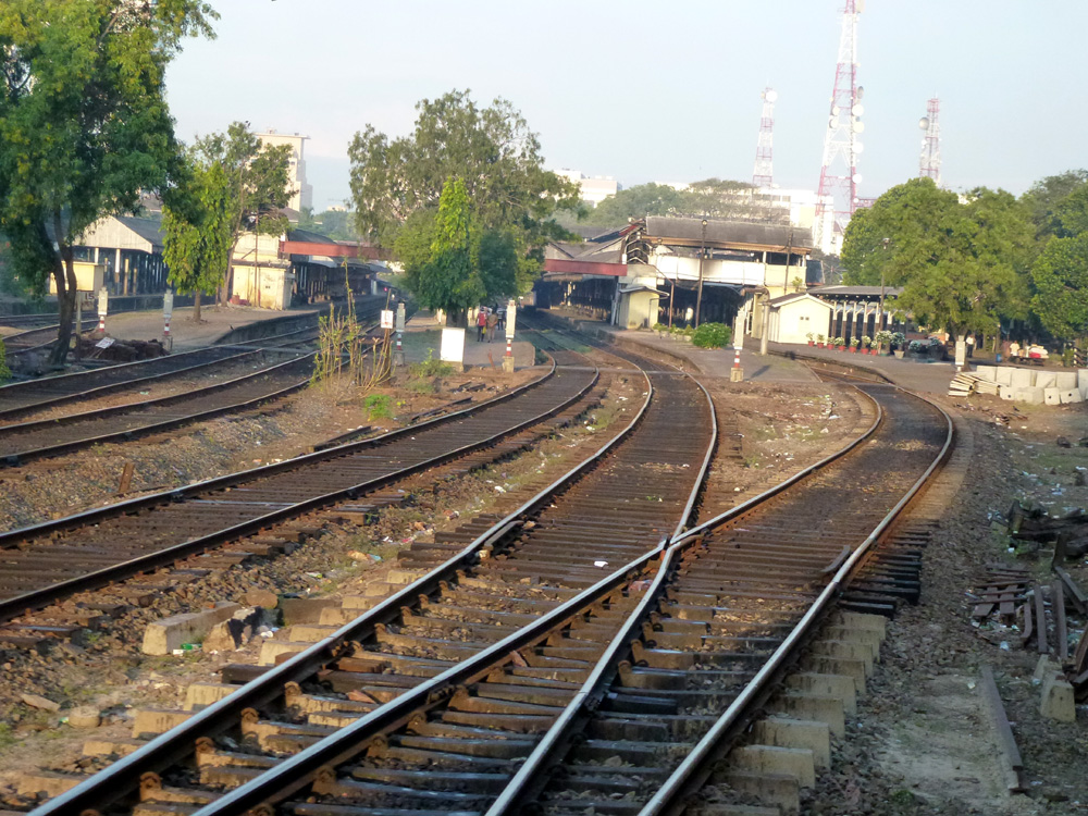 ut från järnvägstationen i Colombo