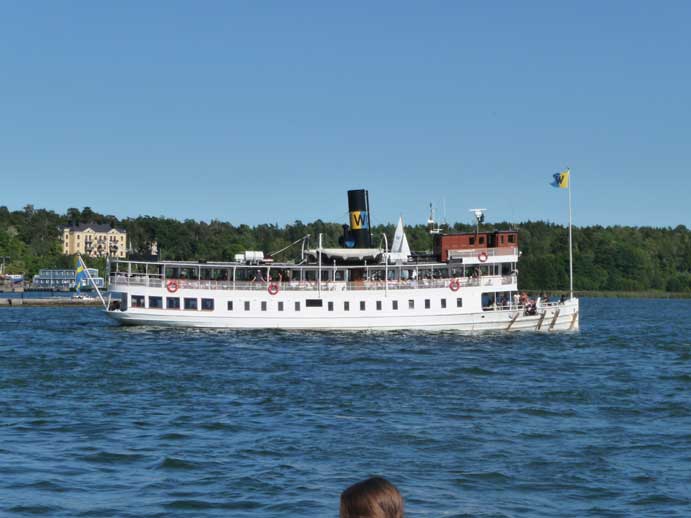 Vaxholmsbåten avgår från Vaxholm